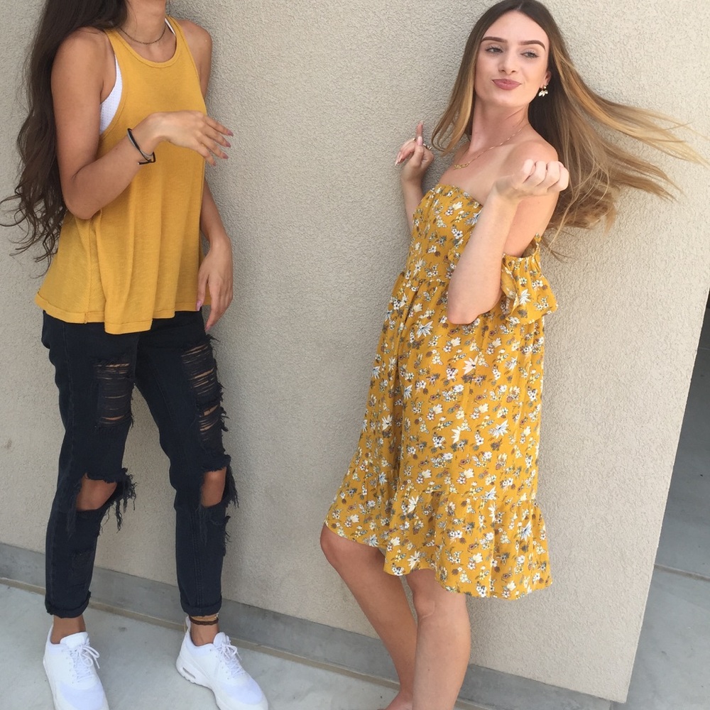 🤩 Mustard Yellow Floral Dress